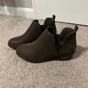 Natural Reflections Brown Ankle Boots